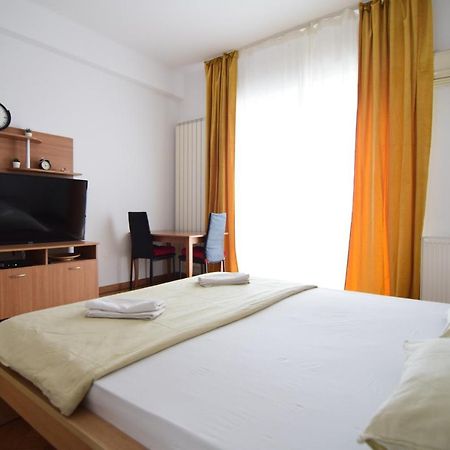 Resedinta Lui Calin - Calea Victoriei Near Royal Palace Bukarest Eksteriør billede