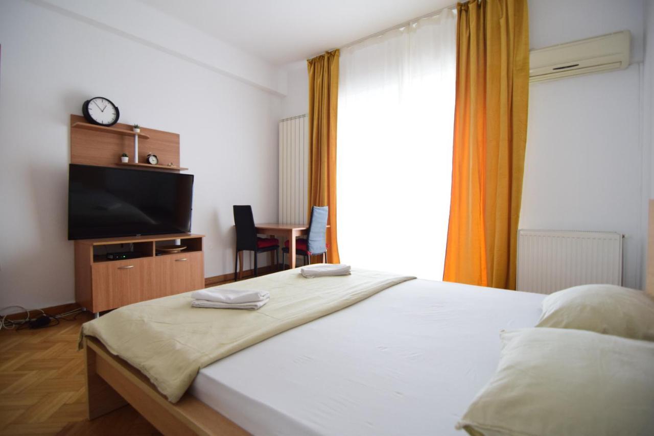 Resedinta Lui Calin - Calea Victoriei Near Royal Palace Bukarest Eksteriør billede