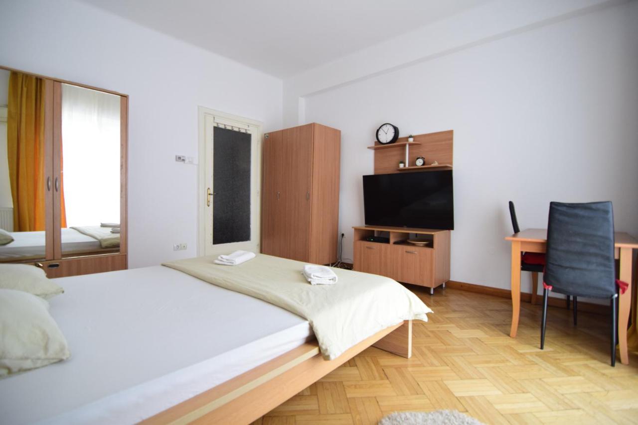 Resedinta Lui Calin - Calea Victoriei Near Royal Palace Bukarest Eksteriør billede
