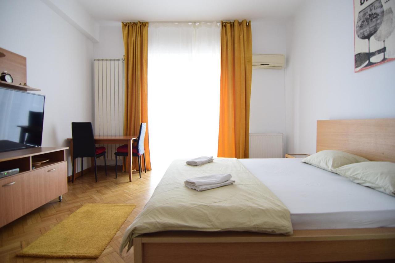 Resedinta Lui Calin - Calea Victoriei Near Royal Palace Bukarest Eksteriør billede